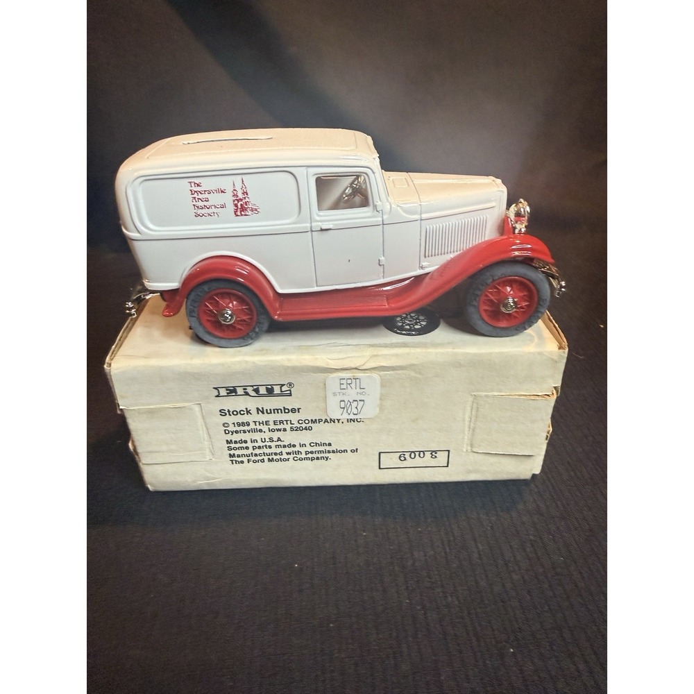 Ertl 1:25 "Dyersville Historical Society" 1932 Ford Panel Delivery Bank 1 /408